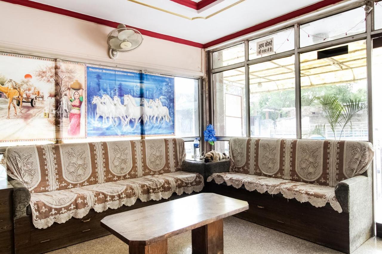 Oyo Hotel Apoorva Deluxe Jaipur Ngoại thất bức ảnh